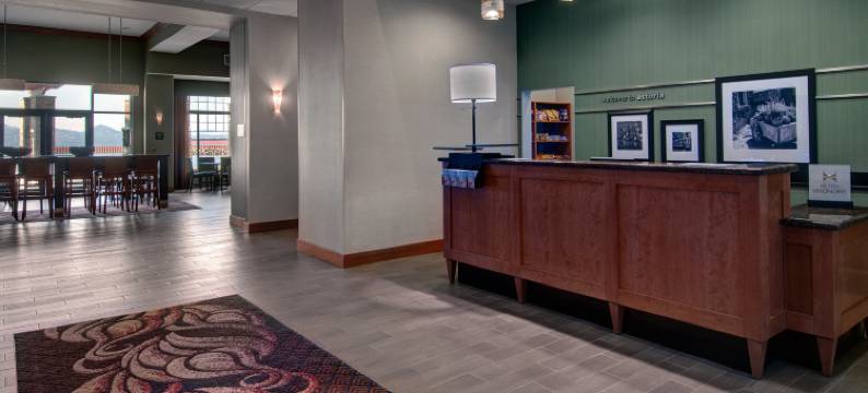 阿斯托里亚希尔顿欢朋套房酒店(Hampton Inn & Suites Astoria)图片