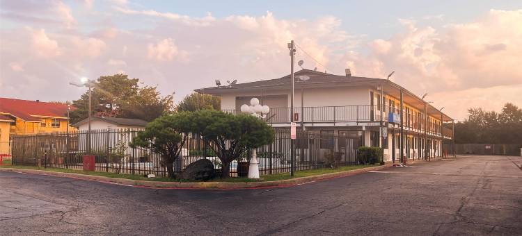 Motel 6 达拉斯，德州 – 圣奥古斯丁 / 175号公路(Motel 6 Dallas, TX – St. Augustine / HWY 175)图片