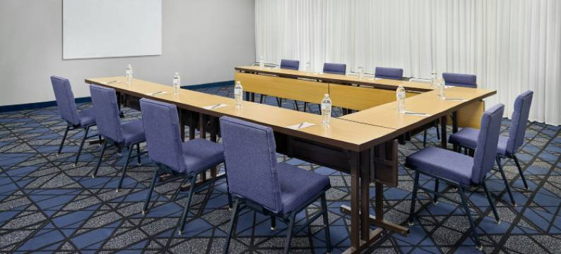 亨茨维尔大学大道万怡酒店(Courtyard Huntsville University Drive)图片