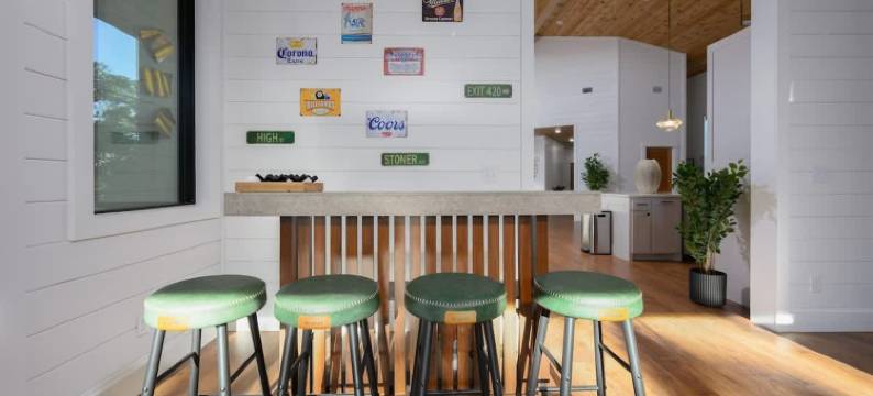 坐下来家庭度假屋 扑克 飞镖 台球(Sit n Go Family Retreat Poker Darts Billiards)图片