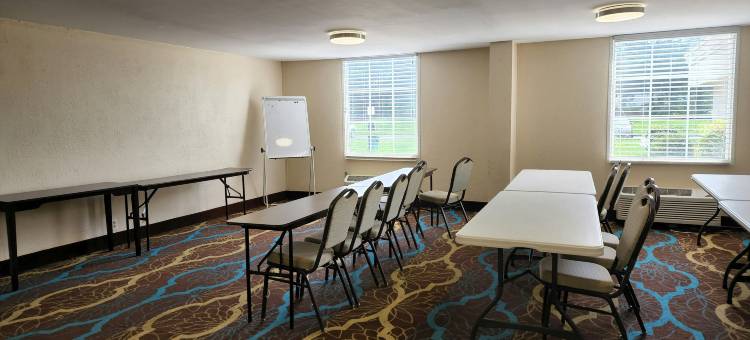 红顶酒店-诺克斯维尔中心佩柏米尔路(Red Roof Inn Knoxville Central - Papermill Road)图片