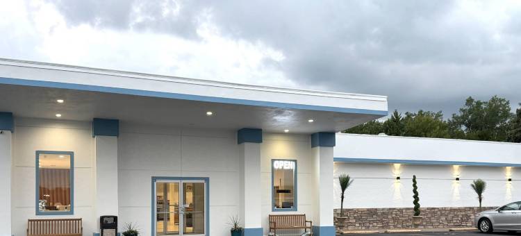 牛顿贝蒙特套房酒店(Baymont Inn & Suites Newton IA)图片