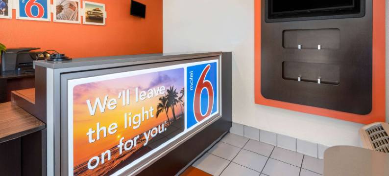 圣巴巴拉州6号汽车旅馆(Motel 6 Santa Barbara, CA - State Street)图片