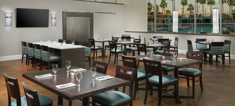 奥兰多机场希尔顿逸林酒店(DoubleTree by Hilton Orlando Airport Hotel)图片