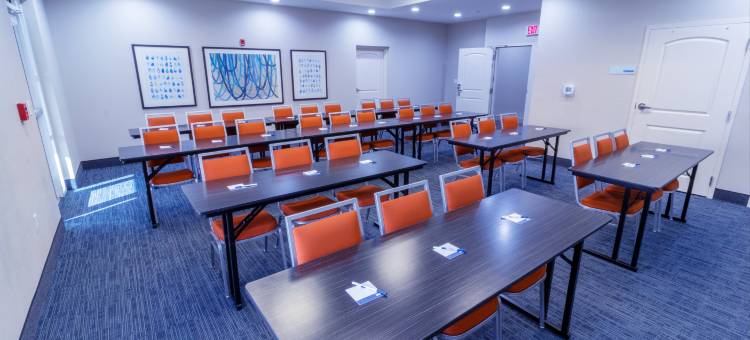 智选假日套房酒店克雷斯特维尤(Holiday Inn Express & Suites Crestview South I-10)图片