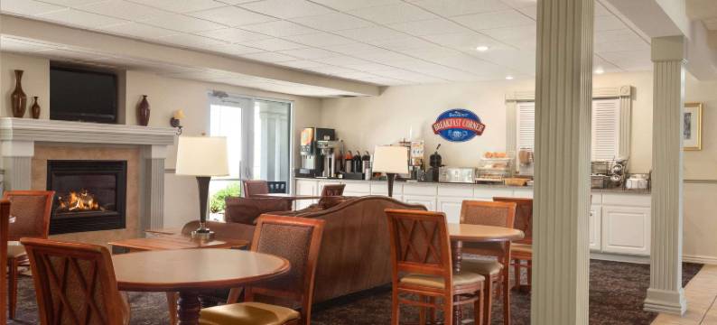 威奇托东呗盟套房酒店(Baymont by Wyndham Wichita East)图片