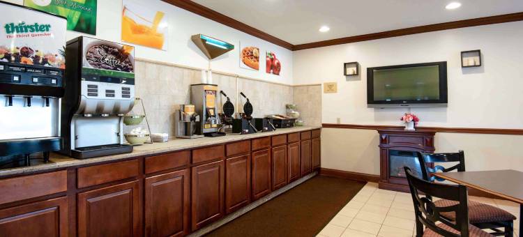夸克敦阿伦敦凯艺套房酒店(Quality Inn & Suites Quakertown-Allentown)图片