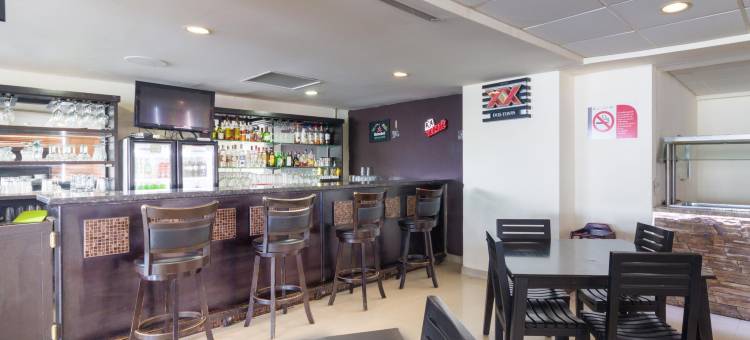 首都O赫雷迪罗酒店(Los Herederos Hotel Piedras Negras)图片