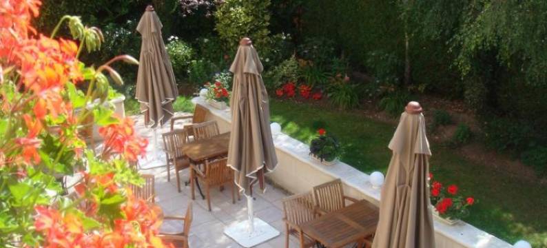 罗吉斯莱斯艾雷勒(Logis Hôtel les Airelles Neufchâtel En Bray)图片