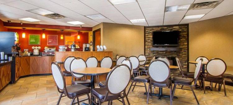 北克拉克斯维尔罗德威套房旅馆(Rodeway Inn & Suites)图片