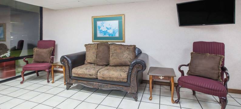 柯林顿温德姆速 8 酒店(Super 8 by Wyndham Clinton)图片