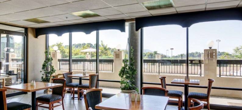 特劳特维尔凯艺酒店-罗阿诺克北(Quality Inn Troutville - Roanoke North)图片