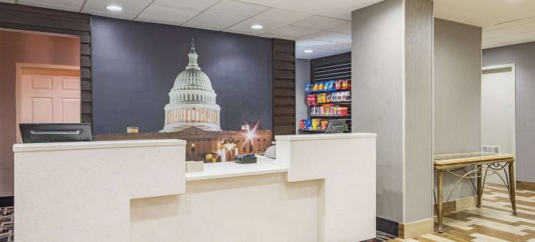 华盛顿地铁首都环带拉昆塔温德姆套房酒店(La Quinta Inn & Suites by Wyndham DC Metro Capital Beltway)图片