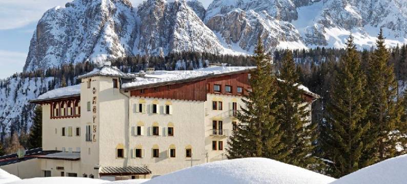 B&B酒店帕索特雷克罗奇科尔蒂纳(B&B Hotel Passo Tre Croci Cortina)图片