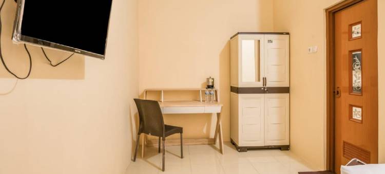 红多兹伊斯兰酒店-近布里达凯邦玫瑰公园(RedDoorz Syariah Near Kebon Rojo Park Blitar)图片