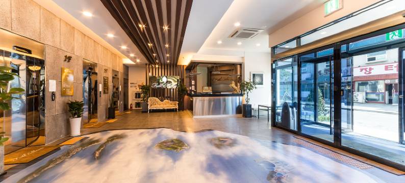 Full Moon酒店(Full Moon Hotel)图片