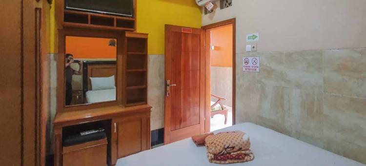 盖亚特里萨沃贾贾尔民宿-靠近玛琅国立大学2号校区-RedDoorz旗下(Homestay Gayatri Sawojajar Near Univ Negeri Malang Kampus 2 Mitra RedDoorz)图片