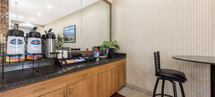 劳伦斯温德姆呗盟套房酒店(Baymont by Wyndham Lawrence)图片