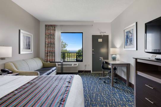 假日沙滩贝斯特韦斯特优质套房酒店(Best Western Plus Holiday Sands Inn Suites)