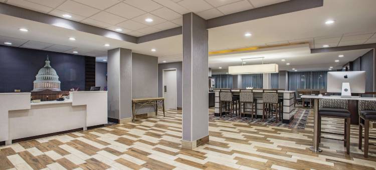 华盛顿地铁首都环带拉昆塔温德姆套房酒店(La Quinta Inn & Suites by Wyndham DC Metro Capital Beltway)图片