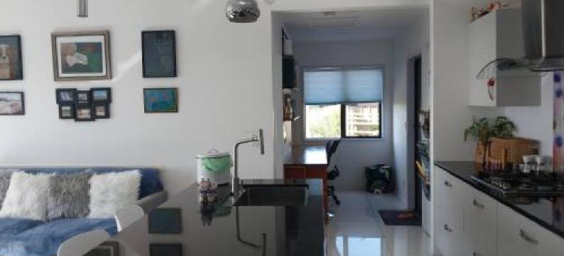 Cosy Country Cottage on a Sunny Hill图片