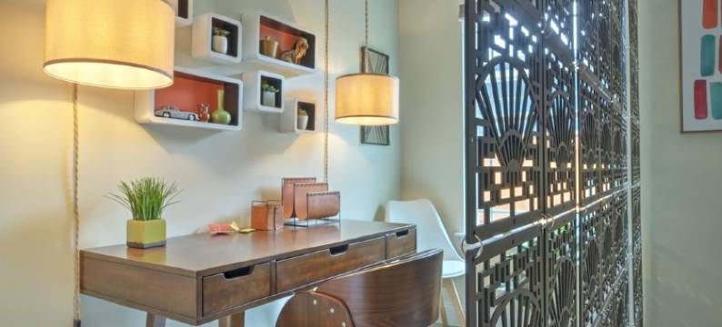 5 mins to DT, family friendly, hot tub, arcade, sleeps 8, fully fenced yard.图片