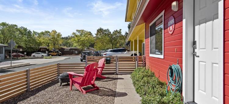 Blushing Bungalow w/AC, Fenced Yard, W/D, Garage, Fast WiFi, 3 Samsung Smart TVs图片