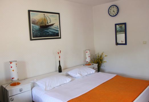 Monten Hotel Overview