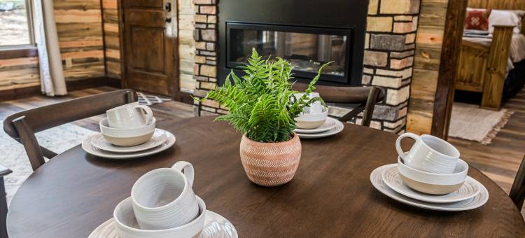 Stunning Cabin with Gas Fireplace and Hot Tub - Gorgeous Ample Retreat图片