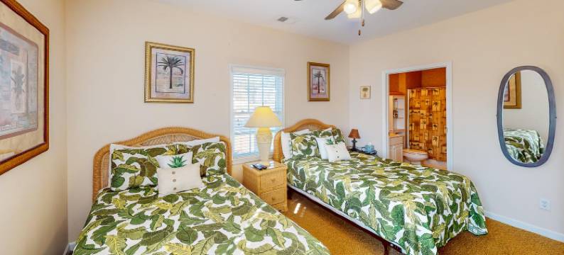 Away on Avian - Unit #3406A图片