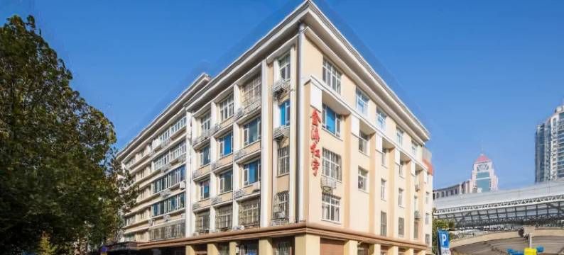 青岛金海红宇宾馆(栈桥青岛站地铁站店)图片