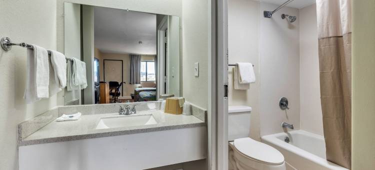 恩波里亚4简少套房公寓(Studios and Suites 4 Less Emporia)图片