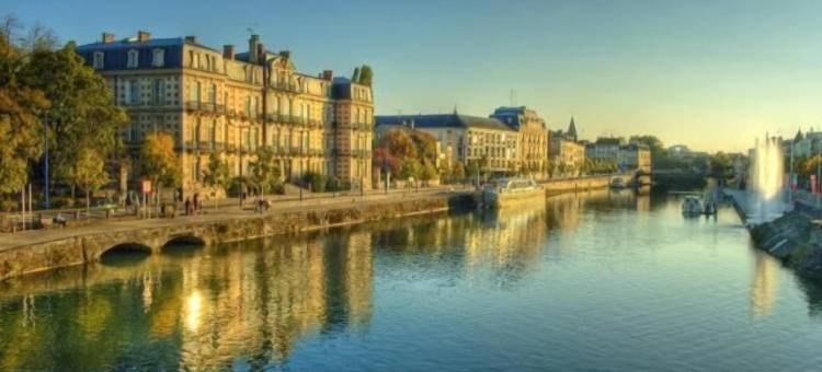 凡尔登尊贵酒店-真实巴拉丁斯(Hôtel Restaurant le Privilège - Authentic by Balladins)图片