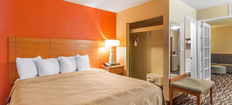 凯艺套房酒店-35号州际公路/近AT&T中心(Quality Inn & Suites I-35 Near Frost Bank Center)图片