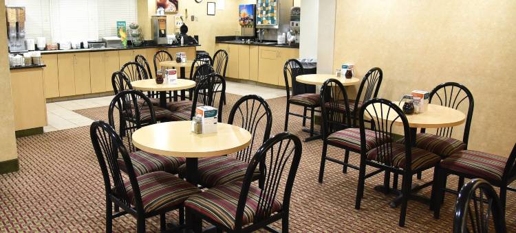 康瑟尔布拉夫斯 - 奥马哈东部品质酒店及套房(Quality Inn & Suites Council Bluffs - Omaha East)图片