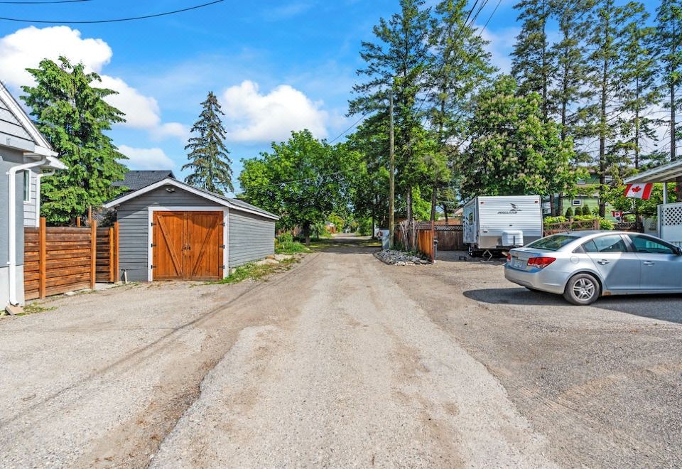 Heritage Retreat: Hot Tub, Private Yard, Firepit, Sleep 10 Hotel Overview