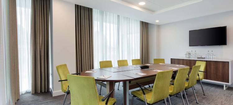 伦敦斯坦斯特德机场希尔顿欢朋酒店(Hampton by Hilton London Stansted Airport)图片