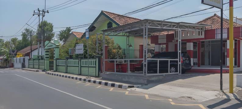 红多兹Plus酒店-近阿伦阿伦库宁冈(RedDoorz Plus Near Alun Alun Kuningan)图片