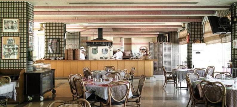 阿尔布斯坦酒店(Hotel Al Bustan)图片