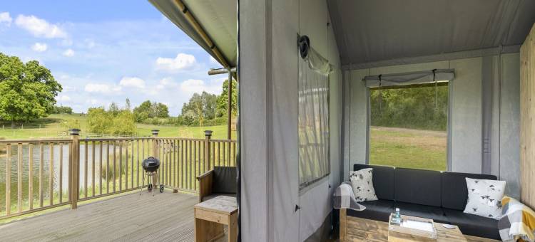 Safari Tent by Hertford Lake with Hot Tub图片