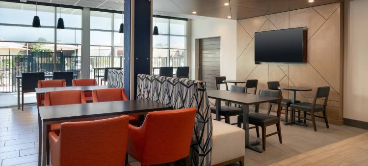 弗雷斯诺机场智选假日套房酒店(洲际酒店集团)(Holiday Inn Express & Suites Fresno Airport, an IHG Hotel)图片