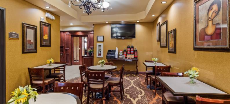 科洛尼皇冠贝斯特韦斯特优质套房酒店(Best Western Plus Crown Colony Inn  Suites)图片