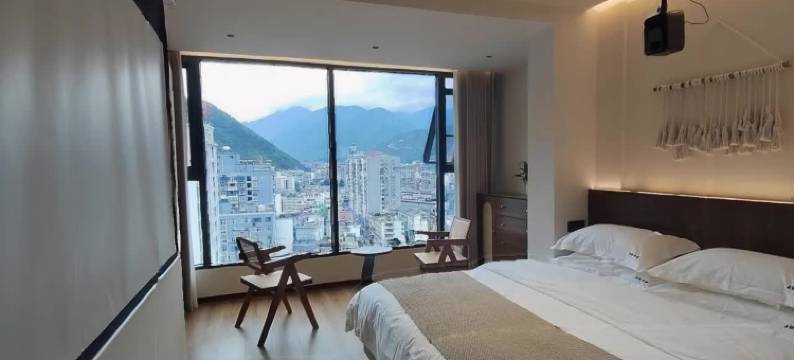 云栖芈宿民宿(泸定桥景区店)图片