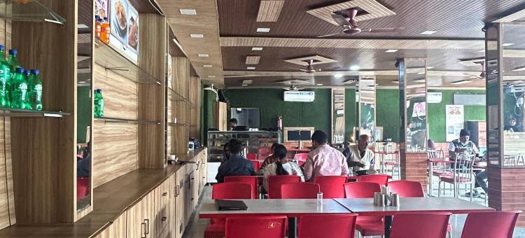 施里道吉玛哈拉杰宫酒店(Hotel Shri Dauji Maharaj Palace)图片