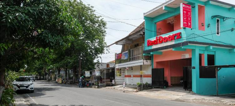 RedDoorz Near Sunrise Mall Mojokerto图片