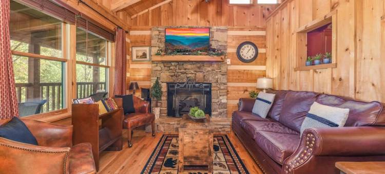 景观舒适私人壁炉热水浴缸(View! Cozy, Private, Fireplace, Hot Tub Log Cabin, Honeymoon!)图片