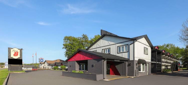 加纳诺克/乡绅度假村温德姆速 8 酒店(Super 8 by Wyndham Gananoque        Country Squire Resort)图片