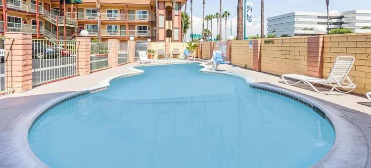 阿纳海姆迪士尼乐园大道速 8 酒店(Super 8 by Wyndham Anaheim/Disneyland Drive)图片