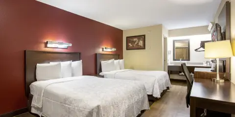 斯泰茨維爾紅屋頂PLUS+酒店