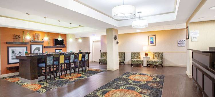 萨拉兰德温德姆呗盟酒店(Baymont by Wyndham Saraland)图片